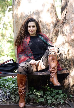 Frizzy-haired butterface brunette kinda fucks herself while in public