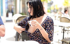 Hat-wearing hottie shows her ass & pussy while out and about